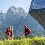 Salzburger Hof Otel 4*